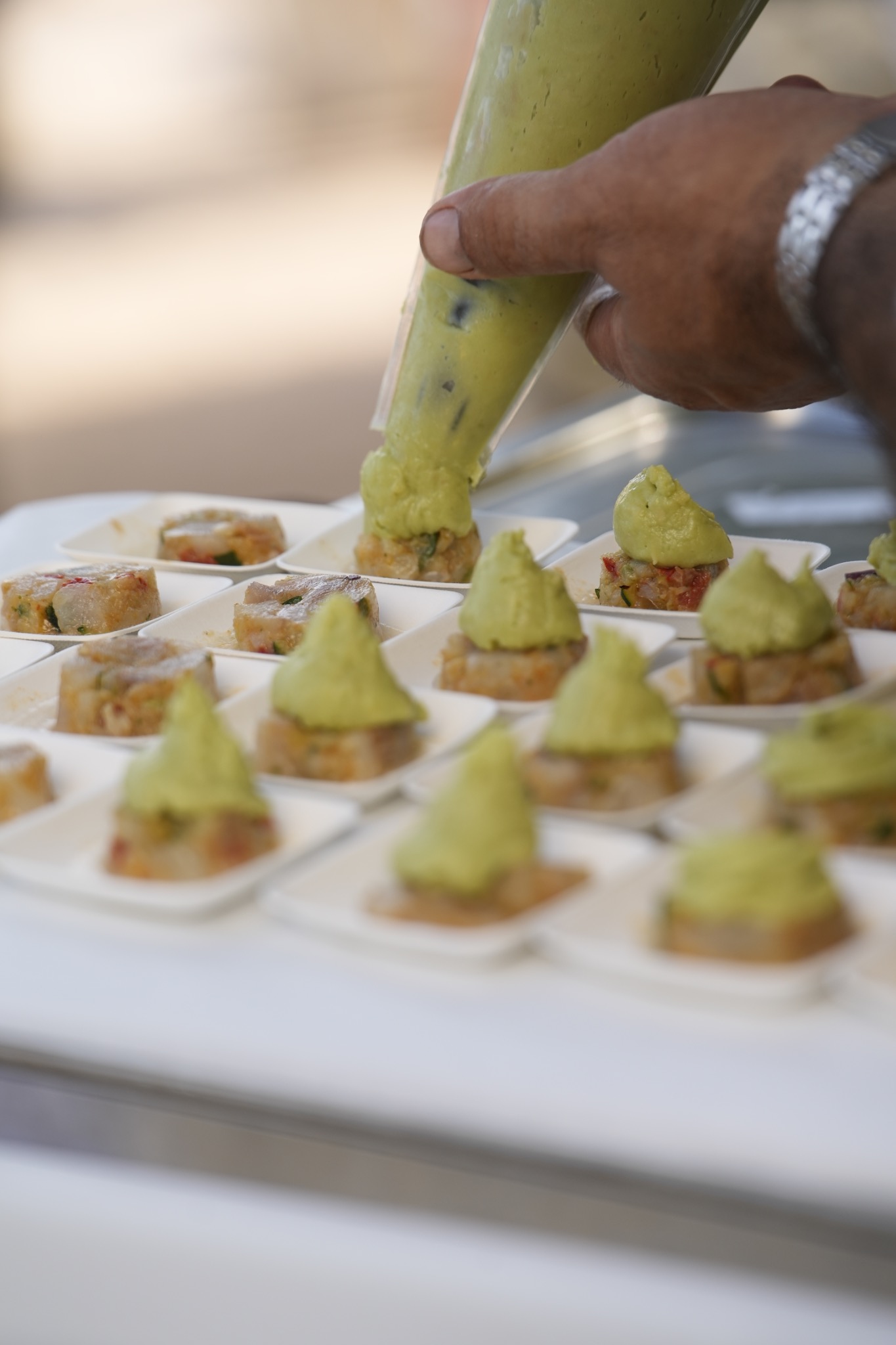 Des bouchées sont dressées pour le banquet